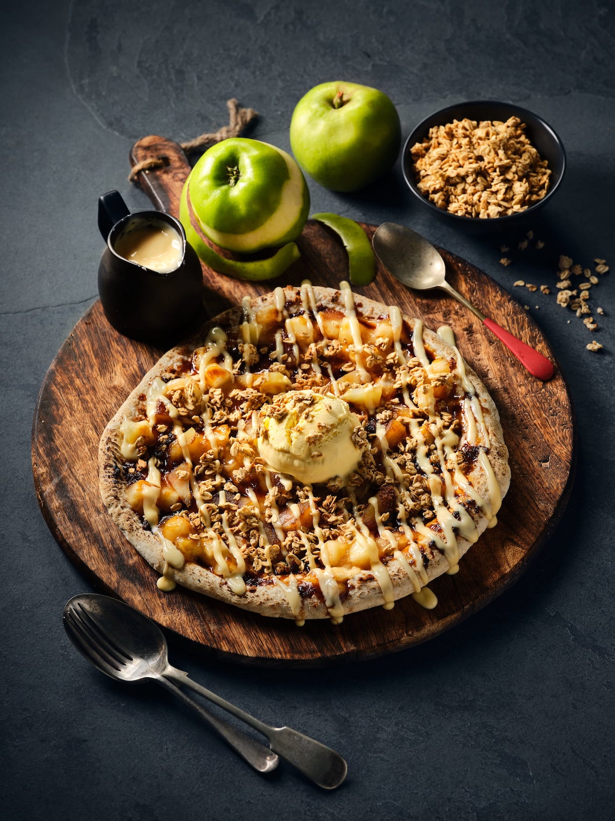 Apple Crumble Pizza