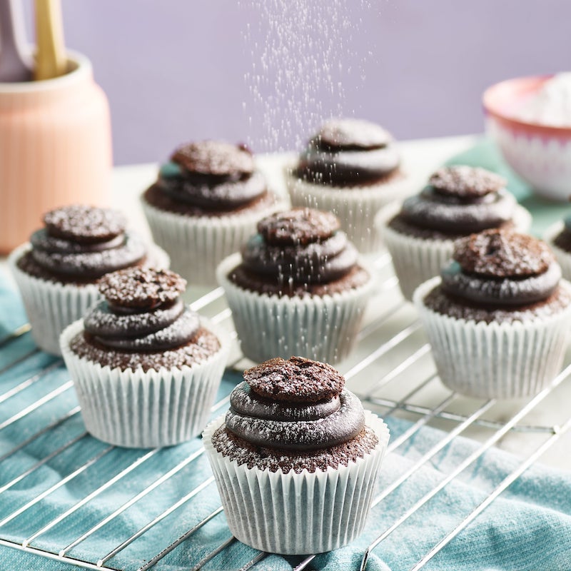 https://www.oetker-professional.co.uk/wp-content/uploads/2023/08/Chocolate-Cupcakes-min.jpg