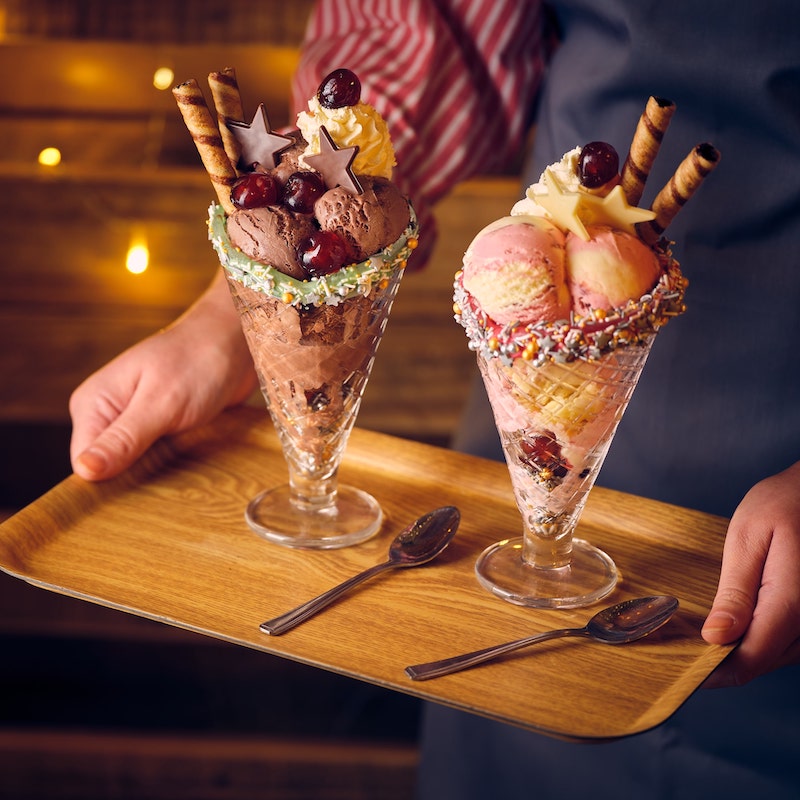 https://www.oetker-professional.co.uk/wp-content/uploads/2023/08/Ice-Cream-Sundae_Grain-Studio-Leeds-min.jpg