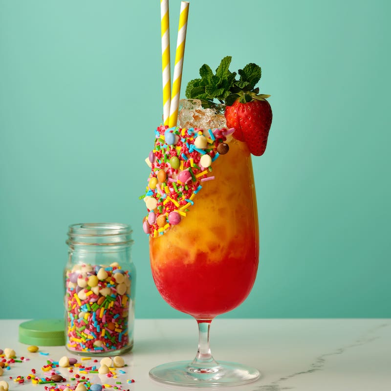 https://www.oetker-professional.co.uk/wp-content/uploads/2023/08/Tequila-Sunrise-Sprinkle-Mocktail_Grain-Studio-Leeds-min.jpg